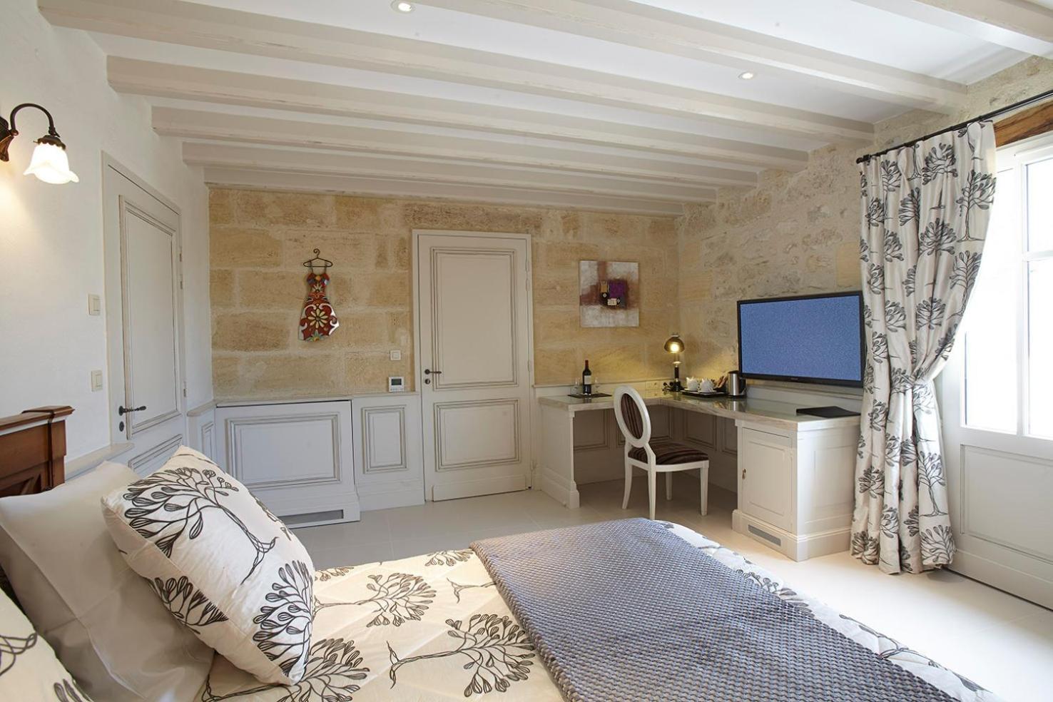Chateau La Rose Perriere Lussac  Szoba fotó